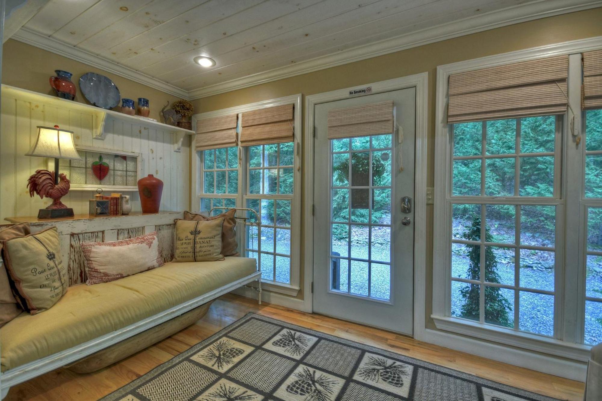 Southern Living Cottage Cozy Up By The Fire Relax On The Porch And Enjoy Peaceful Surroundings Blue Ridge Dış mekan fotoğraf